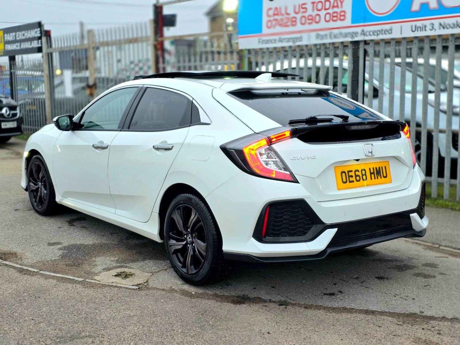 Used Honda Civic 2018 for sale - 77400104: Photo 14