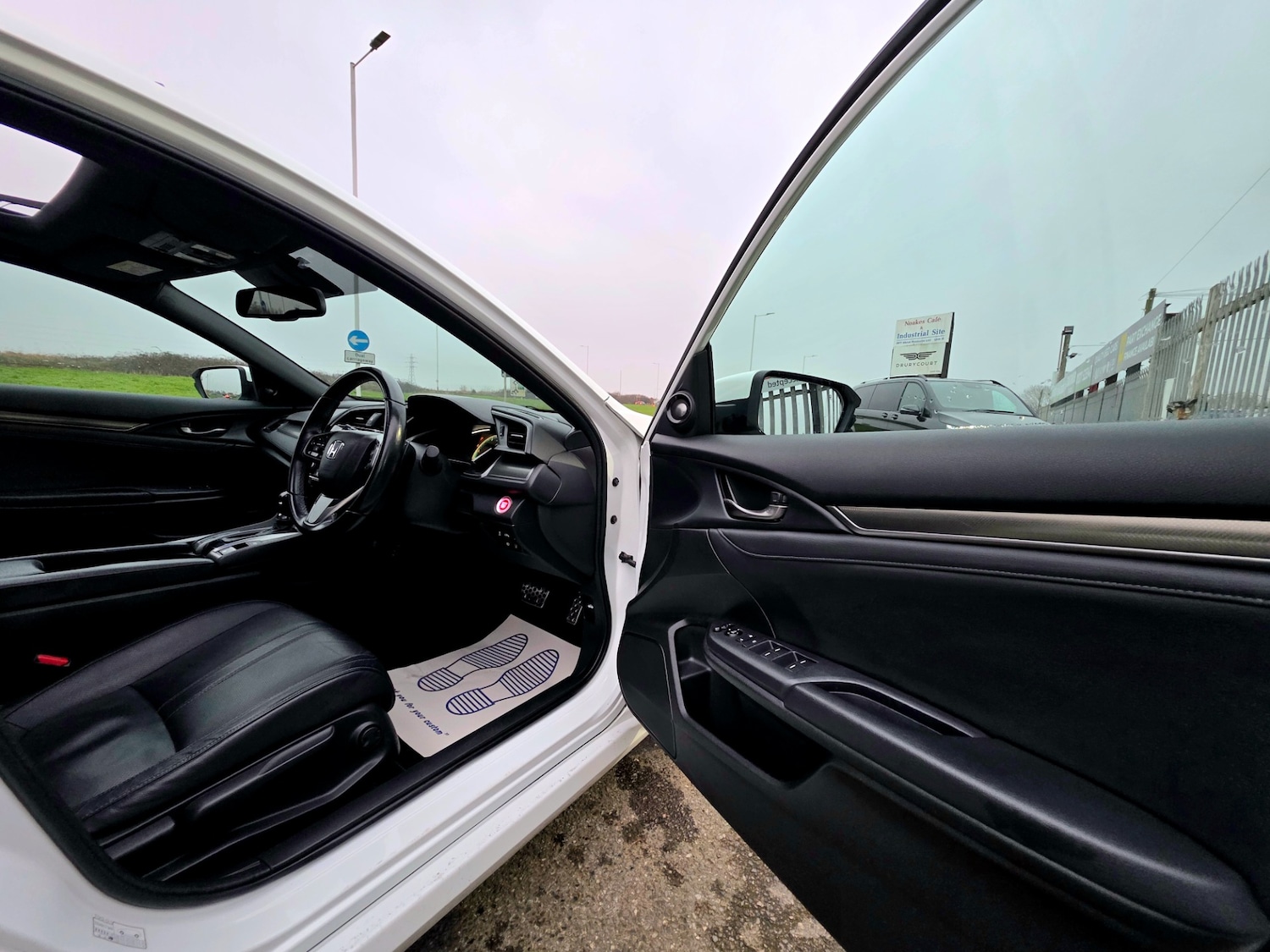 Used Honda Civic 2018 for sale - 77400104: Photo 15