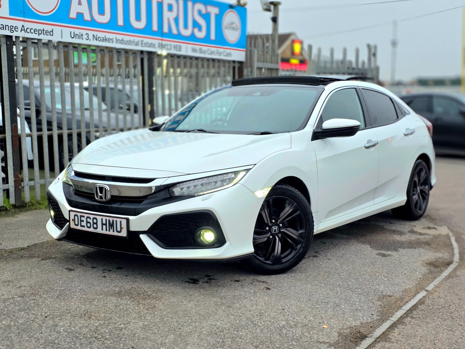 Used Honda Civic 2018 for sale - 77400104: Photo 3