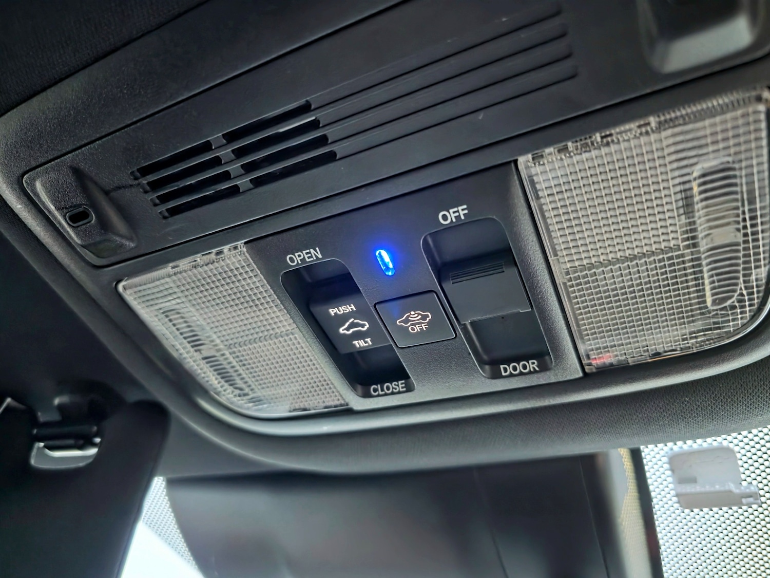 Used Honda Civic 2018 for sale - 77400104: Photo 30