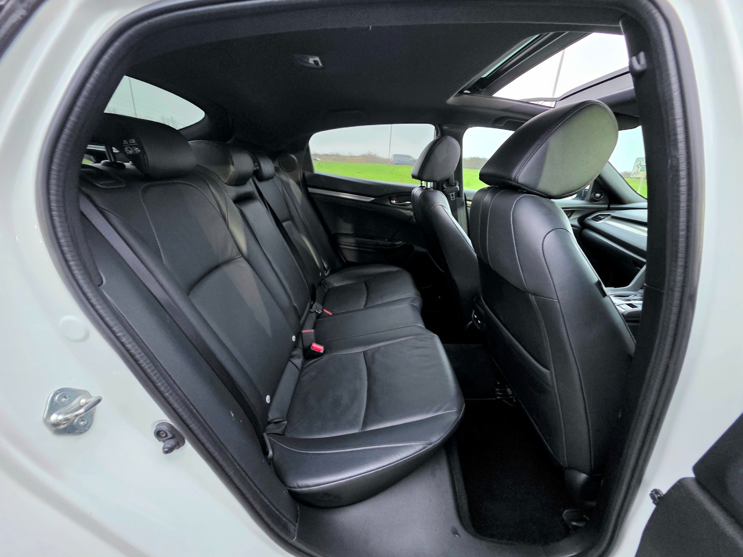 Used Honda Civic 2018 for sale - 77400104: Photo 32