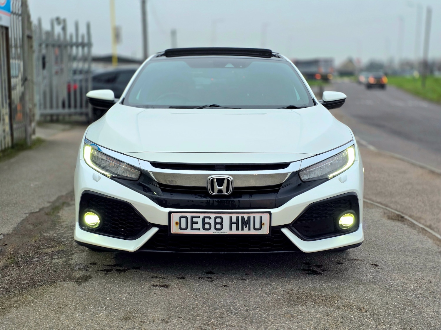 Used Honda Civic 2018 for sale - 77400104: Photo 4