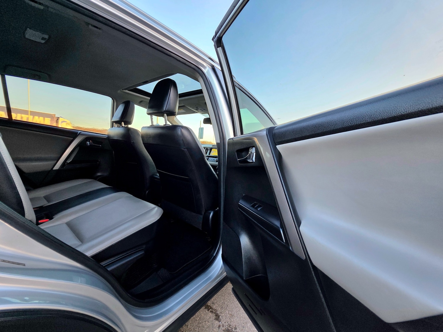 Used Toyota RAV4 2016 for sale - 77014978: Photo 34