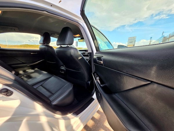 Used Lexus IS 2018 for sale - 75721728: Photo 31