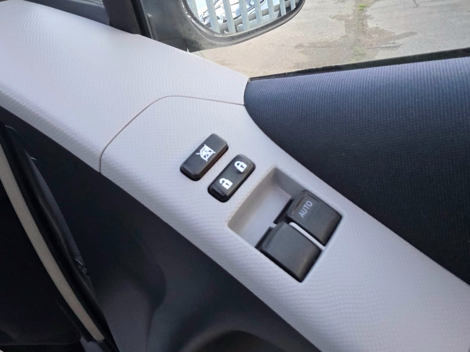 Used Toyota Yaris 2010 for sale - 76584012: Photo 11