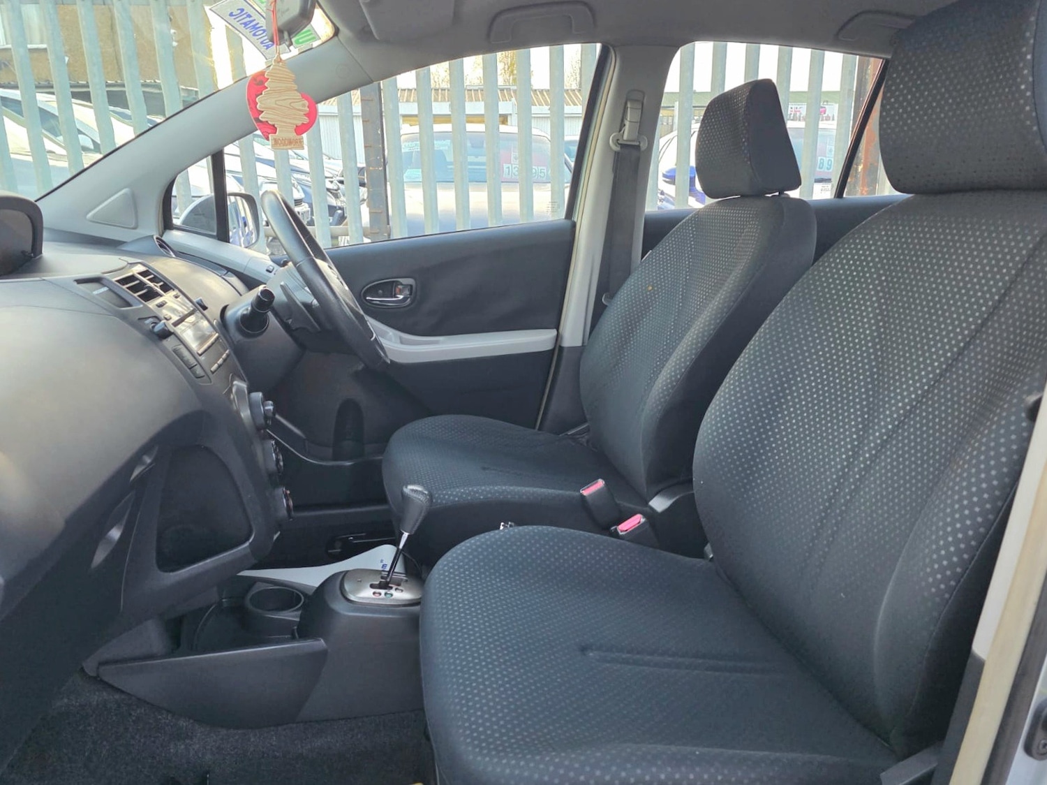 Used Toyota Yaris 2010 for sale - 76584012: Photo 21