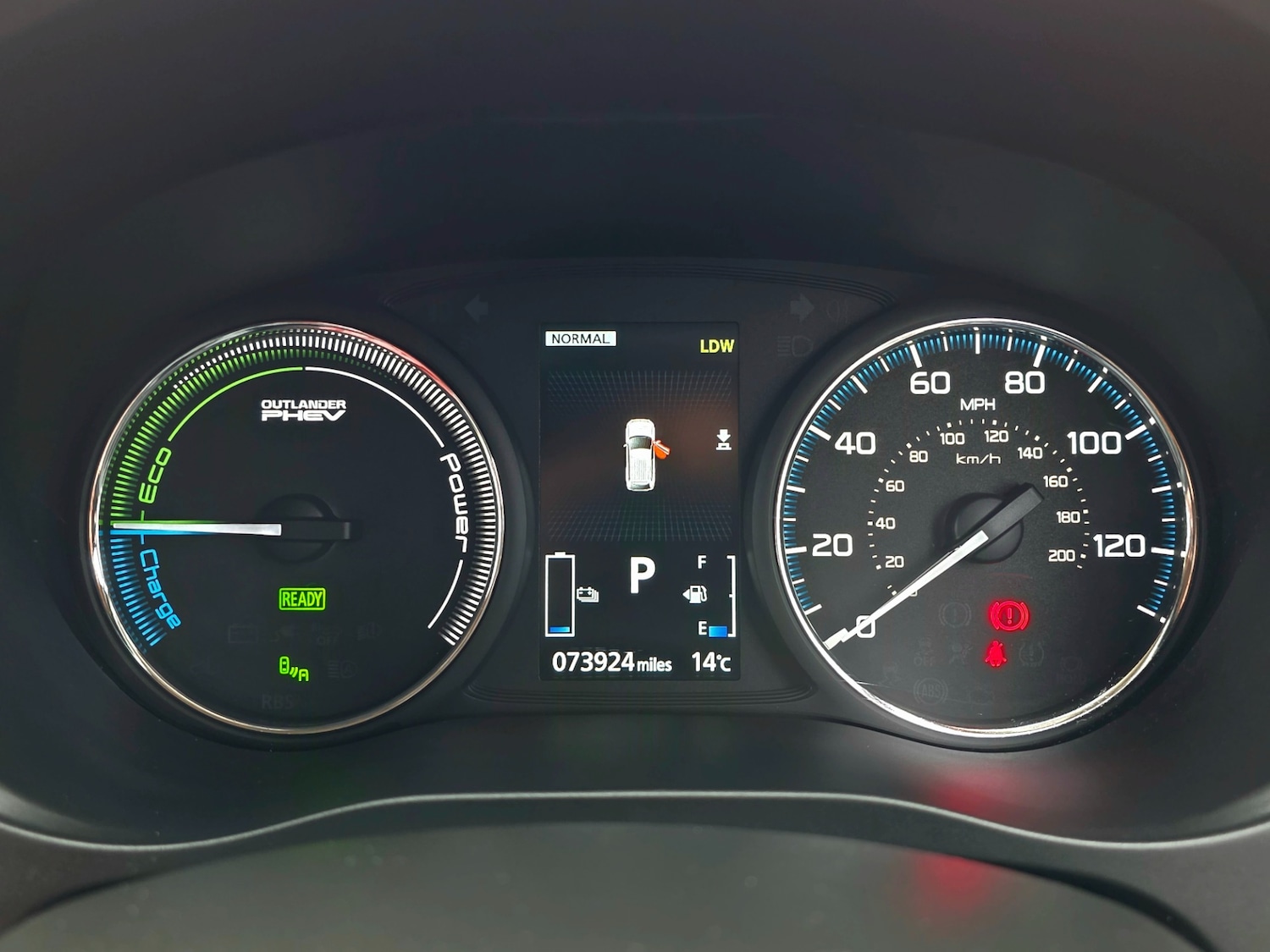 Used Mitsubishi Outlander 2018 for sale - 76877991: Photo 37