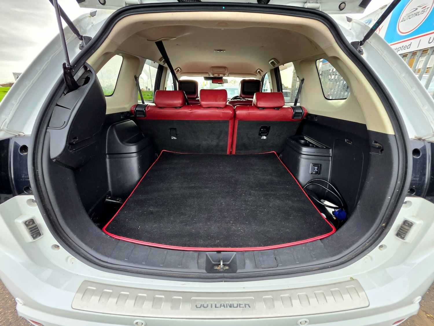 Used Mitsubishi Outlander 2018 for sale - 76877991: Photo 48