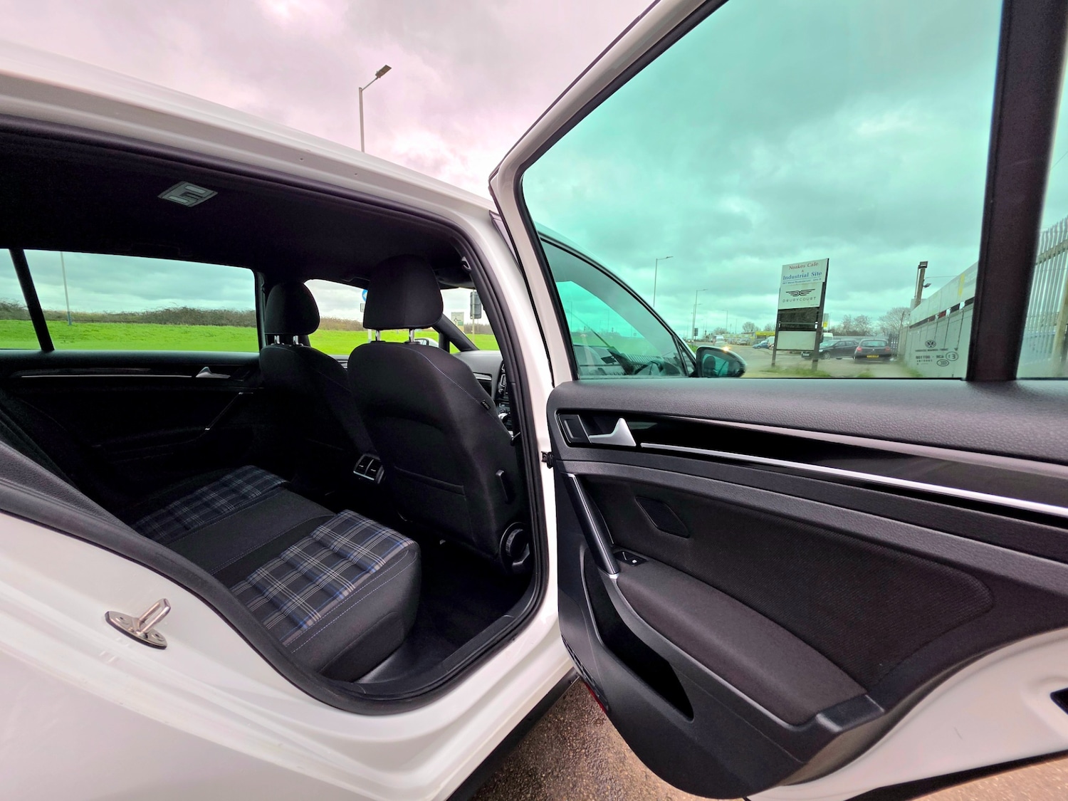 Used Volkswagen Golf 2016 for sale - 77644083: Photo 36