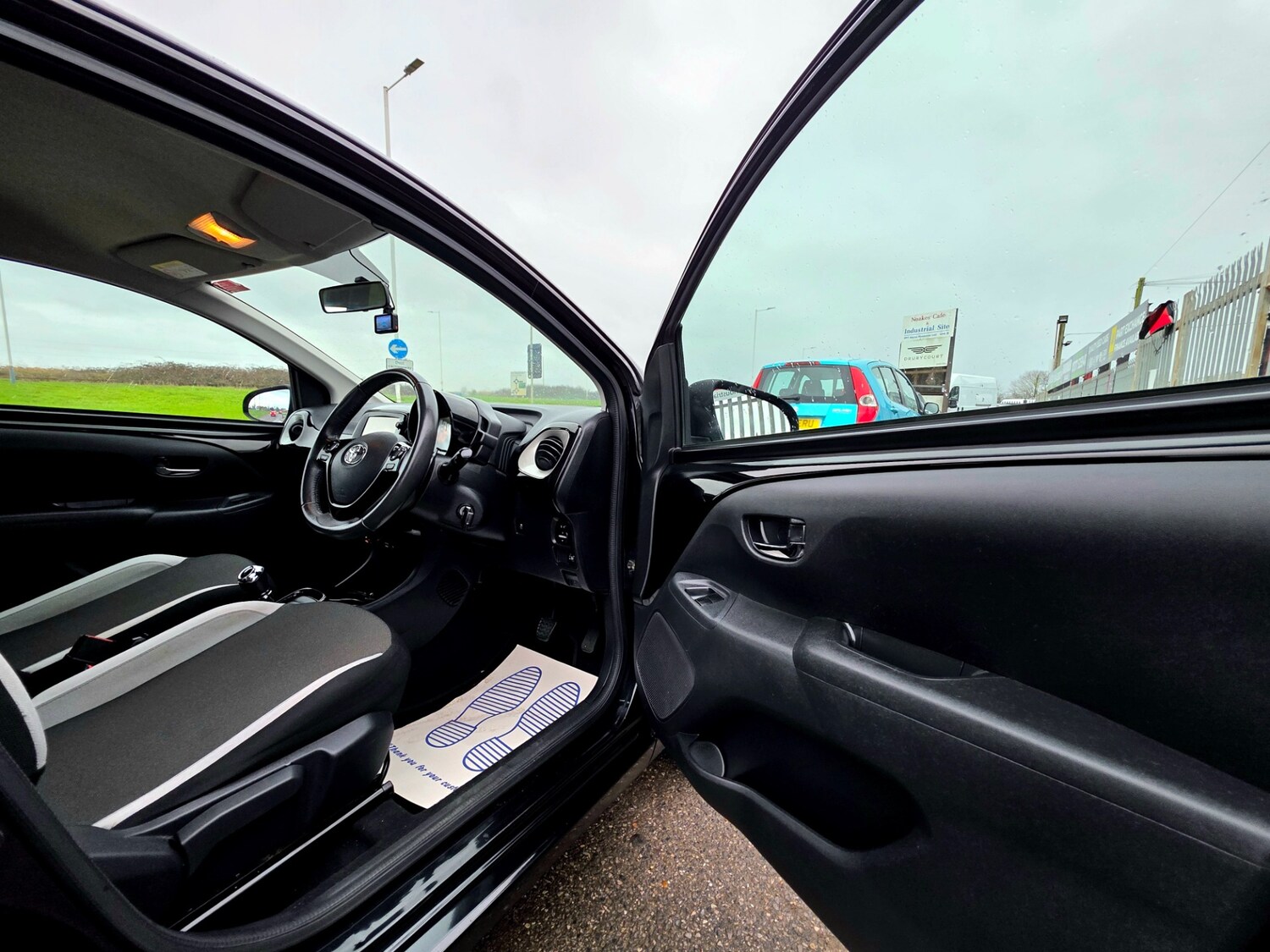 Used Toyota AYGO 2015 for sale - 77528443: Photo 16