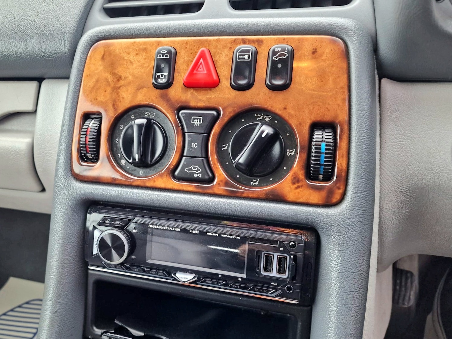 Used Mercedes-Benz CLK 2003 for sale - 76444368: Photo 23