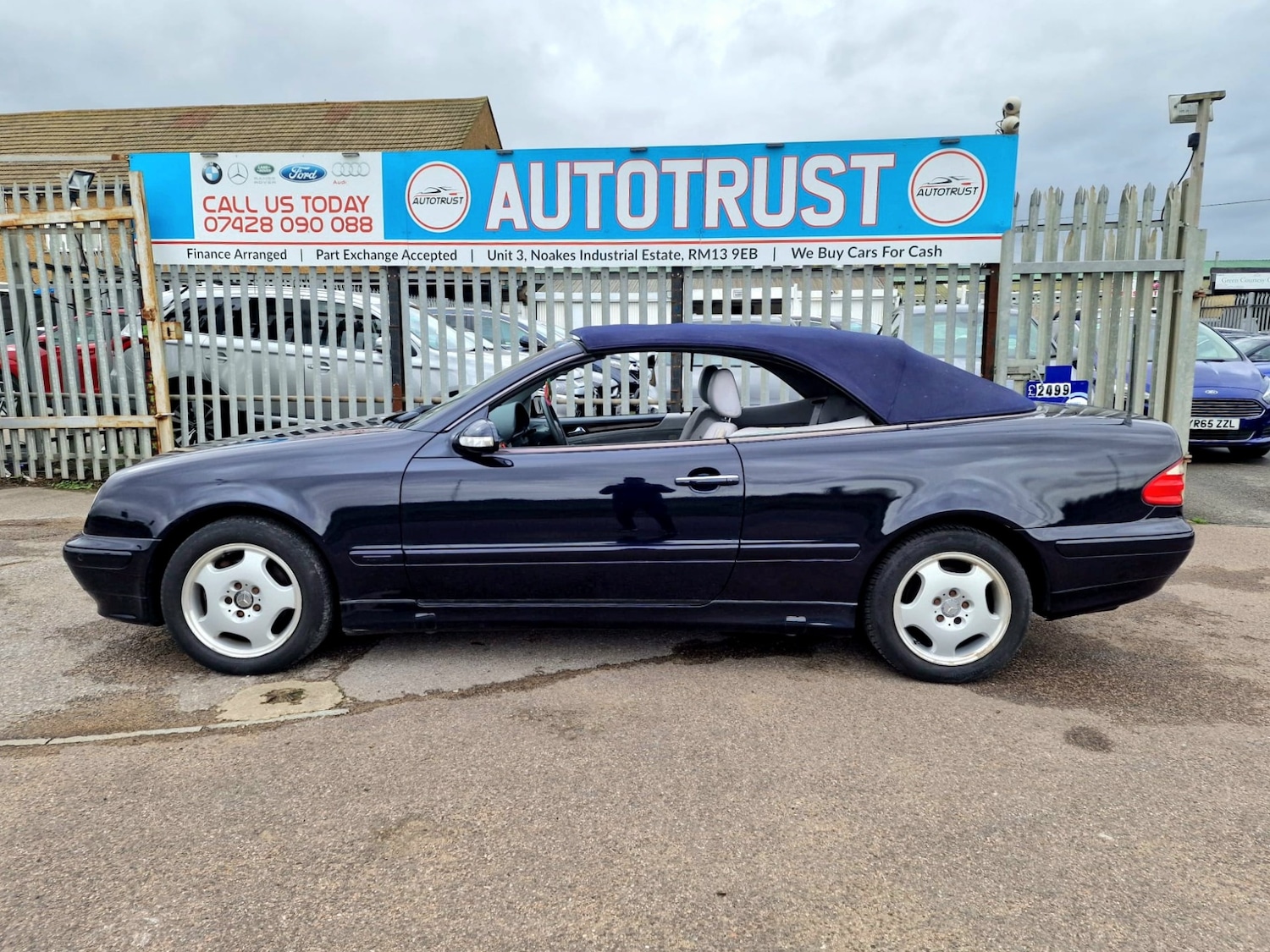Used Mercedes-Benz CLK 2003 for sale - 76444368: Photo 6