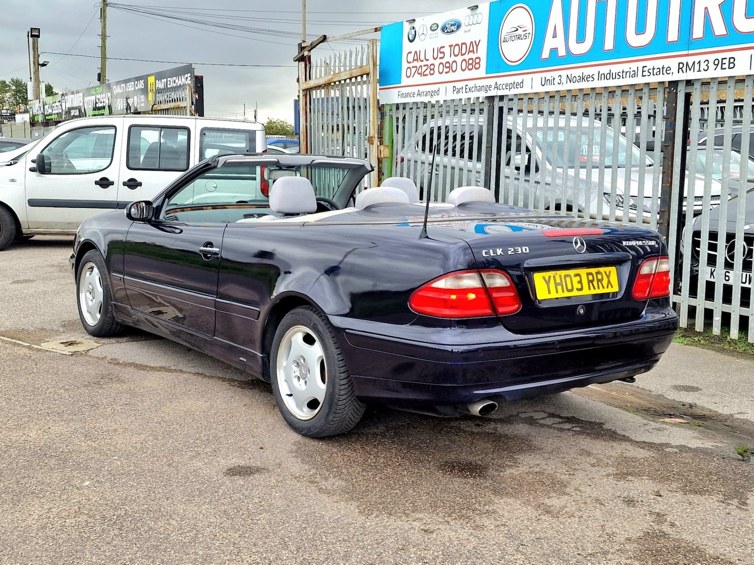 Used Mercedes-Benz CLK 2003 for sale - 76444368: Photo 8
