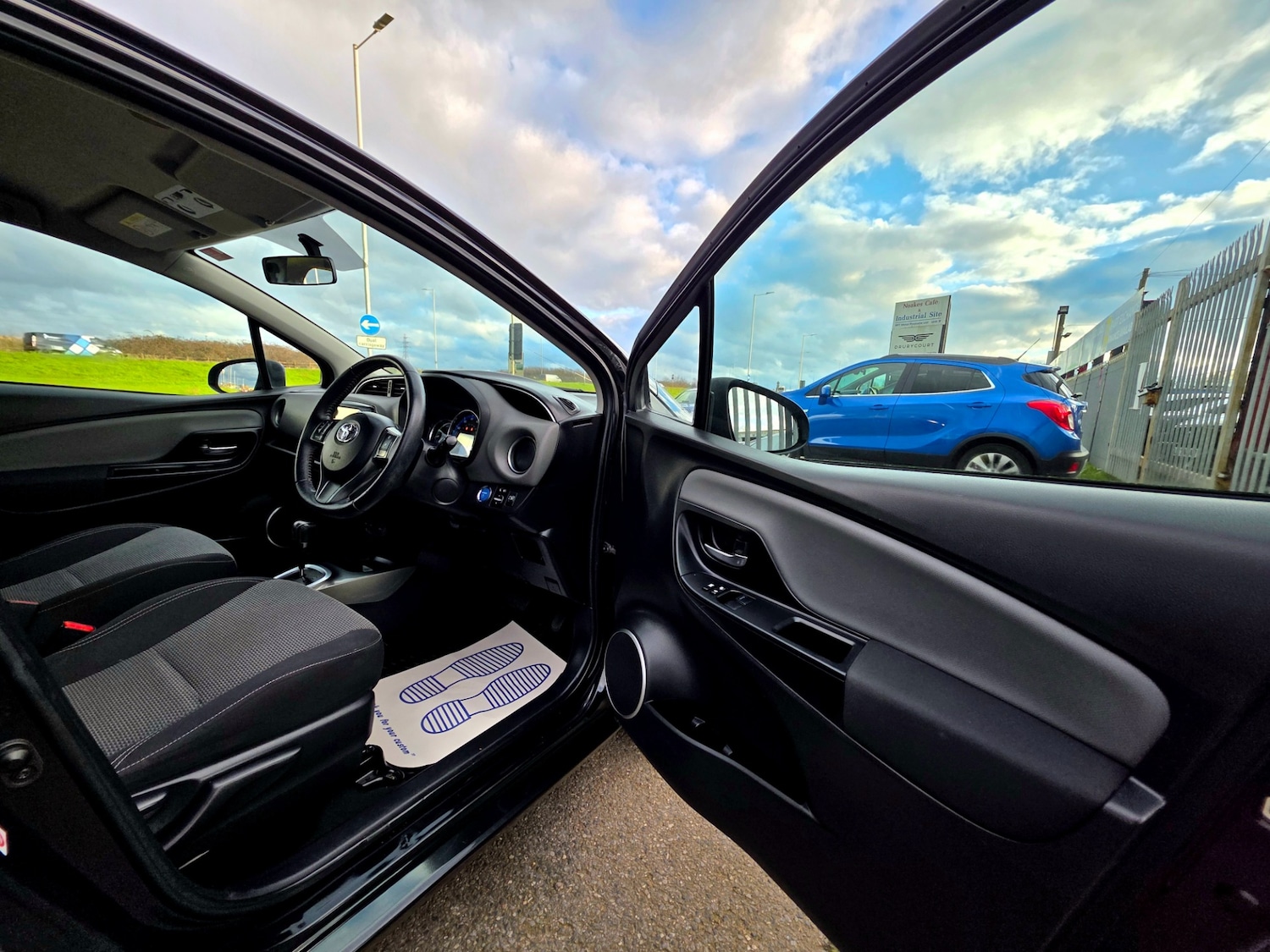 Used Toyota Yaris 2015 for sale - 77310898: Photo 15