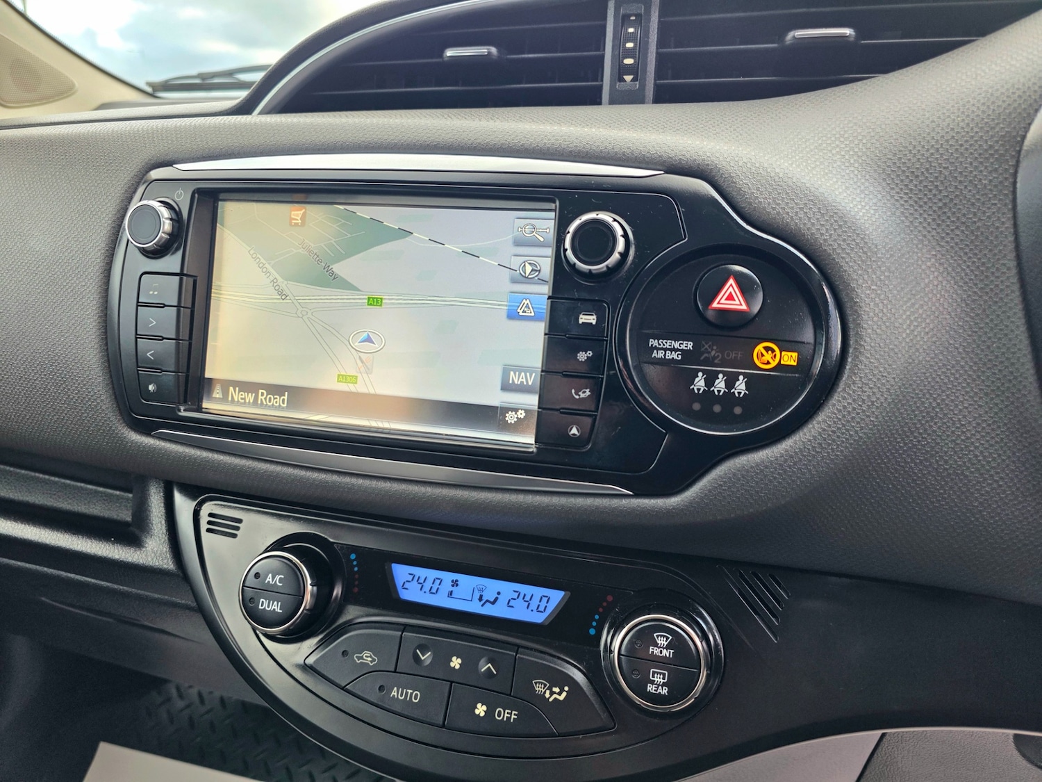 Used Toyota Yaris 2015 for sale - 77310898: Photo 22