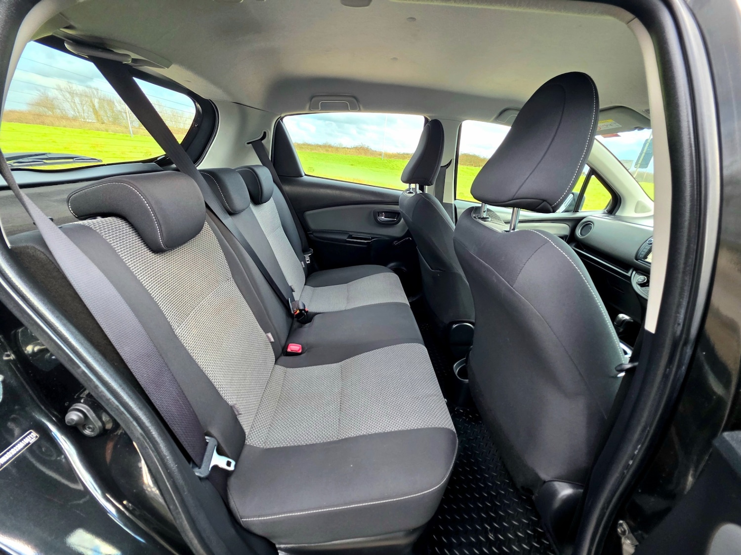 Used Toyota Yaris 2015 for sale - 77310898: Photo 26