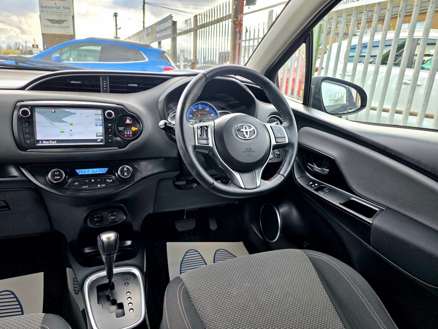 Used Toyota Yaris 2015 for sale - 77310898: Photo 30