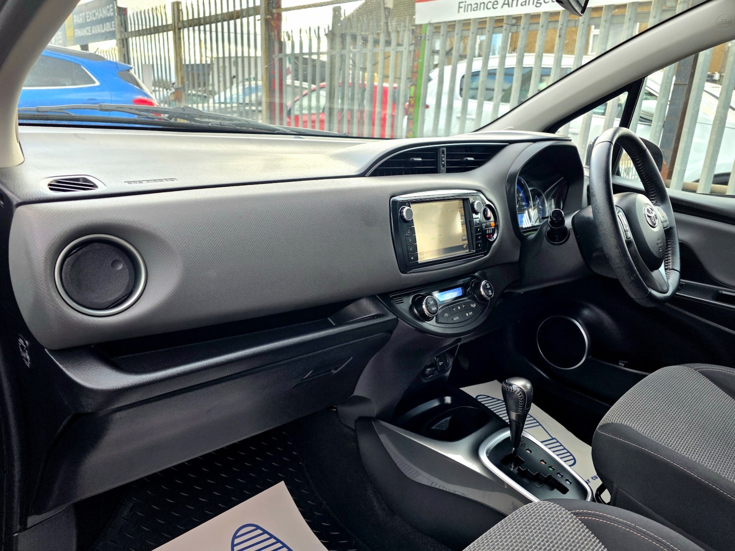 Used Toyota Yaris 2015 for sale - 77310898: Photo 31