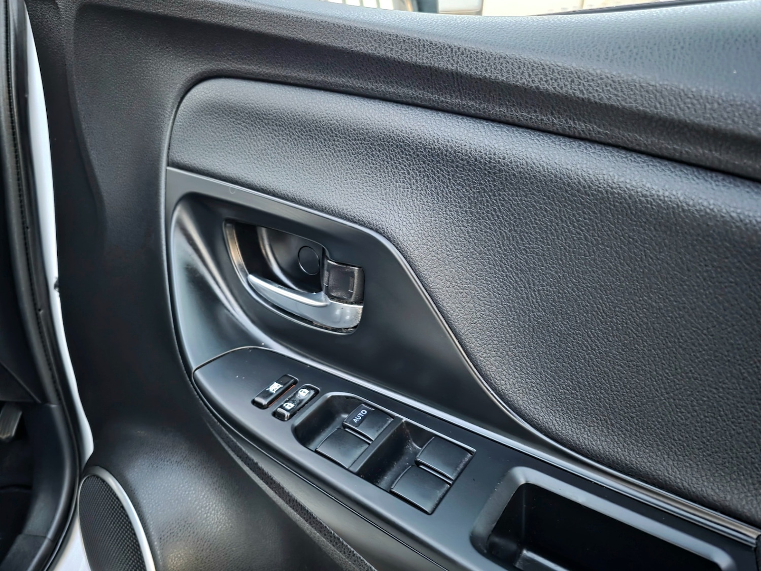 Used Toyota Yaris 2016 for sale - 76269560: Photo 15