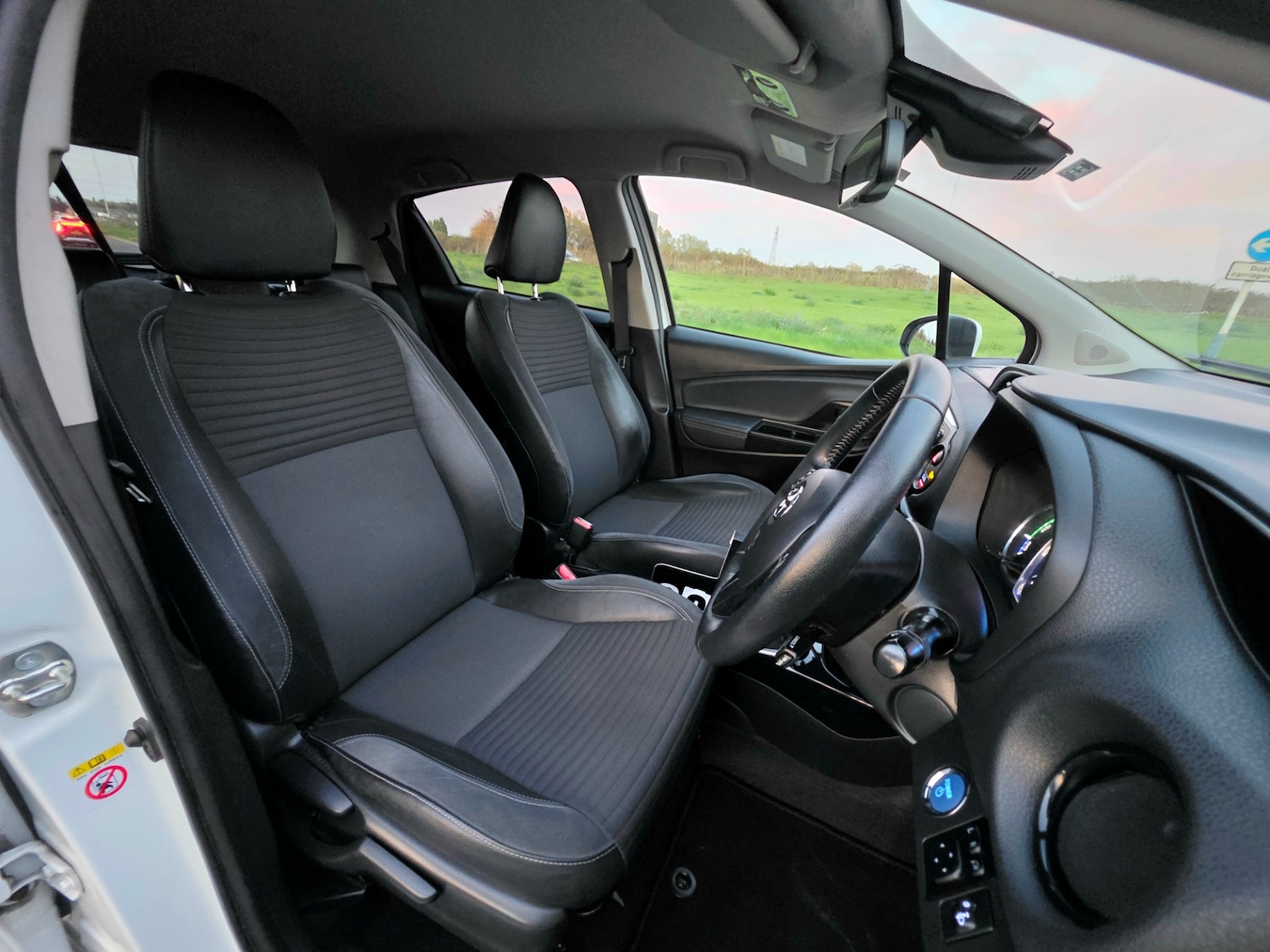 Used Toyota Yaris 2016 for sale - 76269560: Photo 16