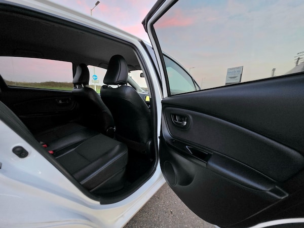 Used Toyota Yaris 2016 for sale - 76269560: Photo 24