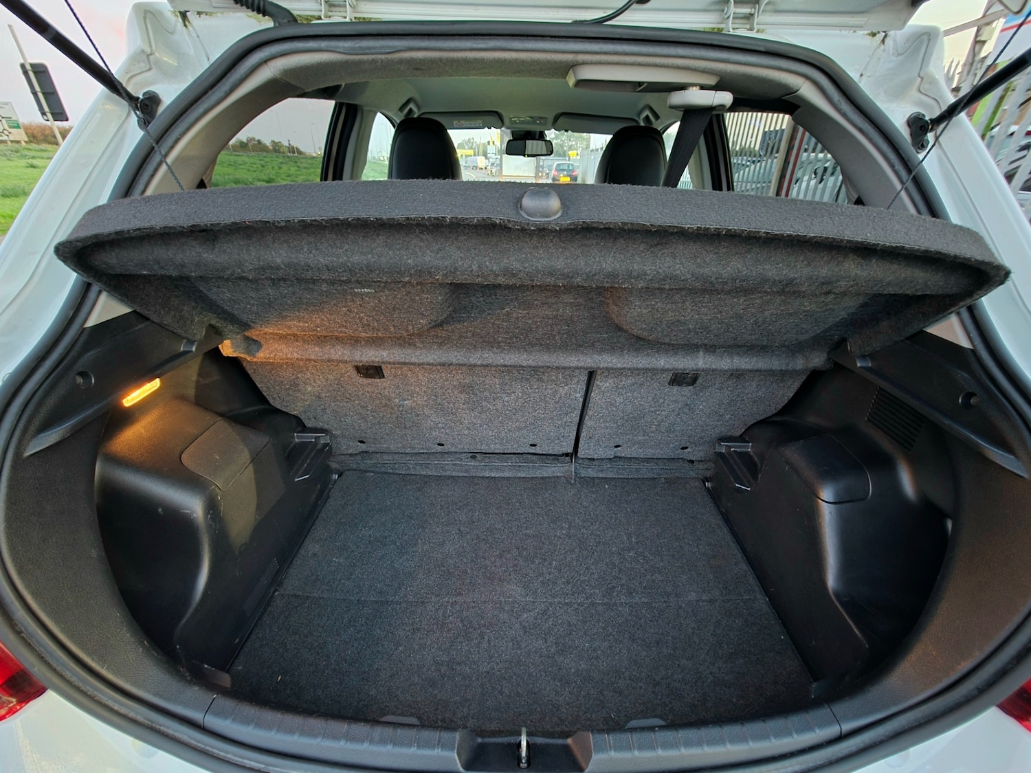 Used Toyota Yaris 2016 for sale - 76269560: Photo 31