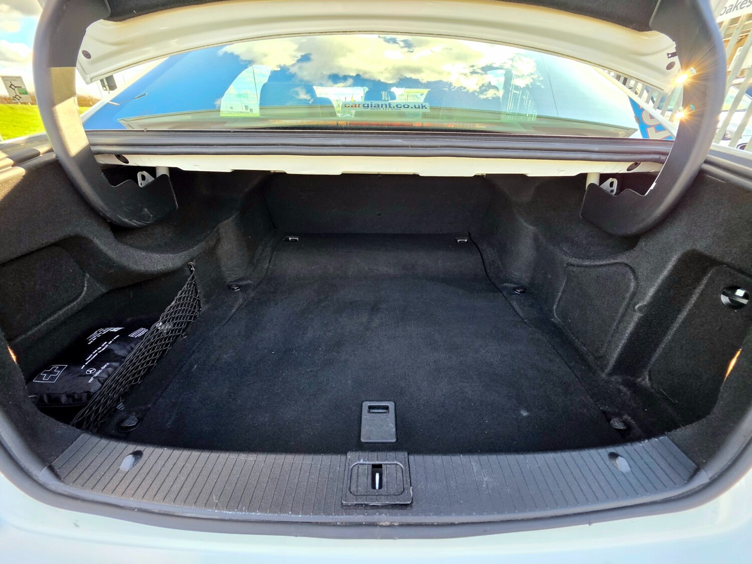 Used Mercedes-Benz E Class 2015 for sale - 77578403: Photo 36