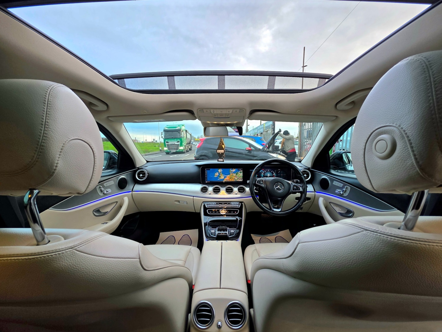 Used Mercedes-Benz E Class 2017 for sale - 76885203: Photo 3