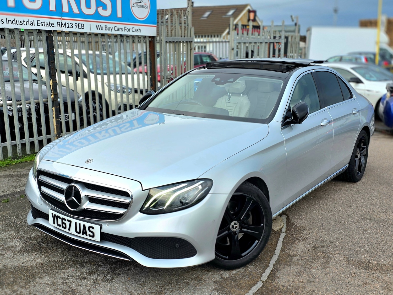 Used Mercedes-Benz E Class 2017 for sale - 76885203: Photo 4