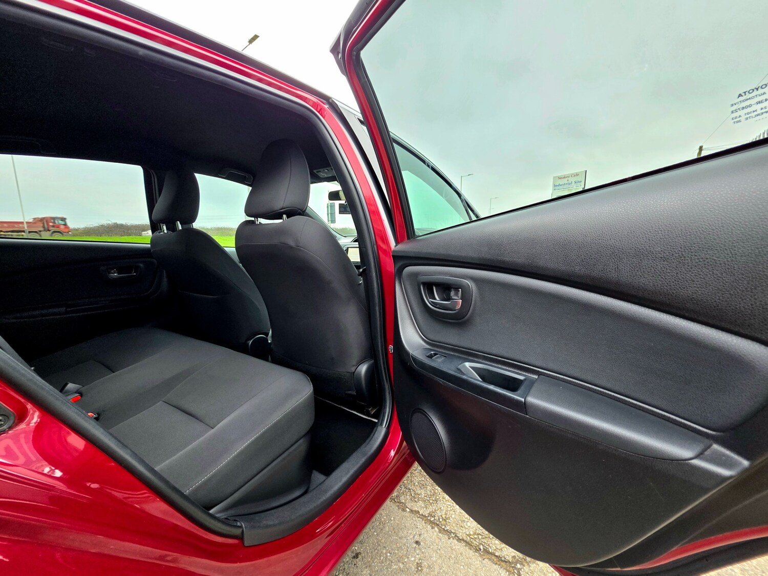 Used Toyota Yaris 2017 for sale - 77529261: Photo 32