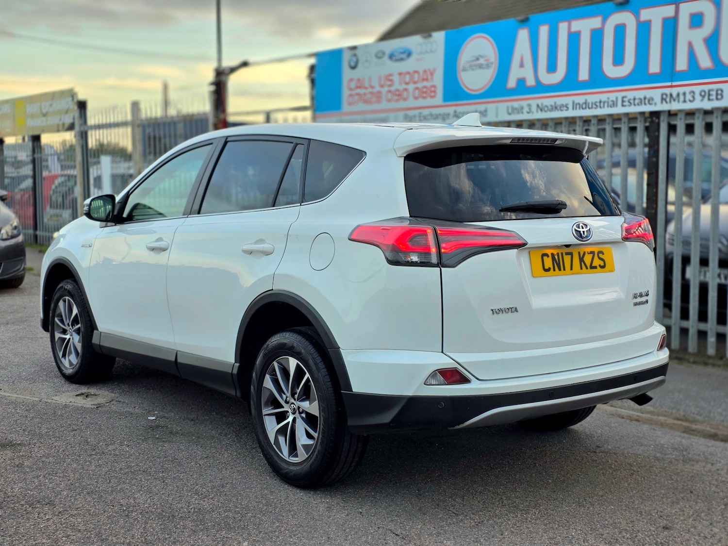 Used Toyota RAV4 2017 for sale - 76232629: Photo 12