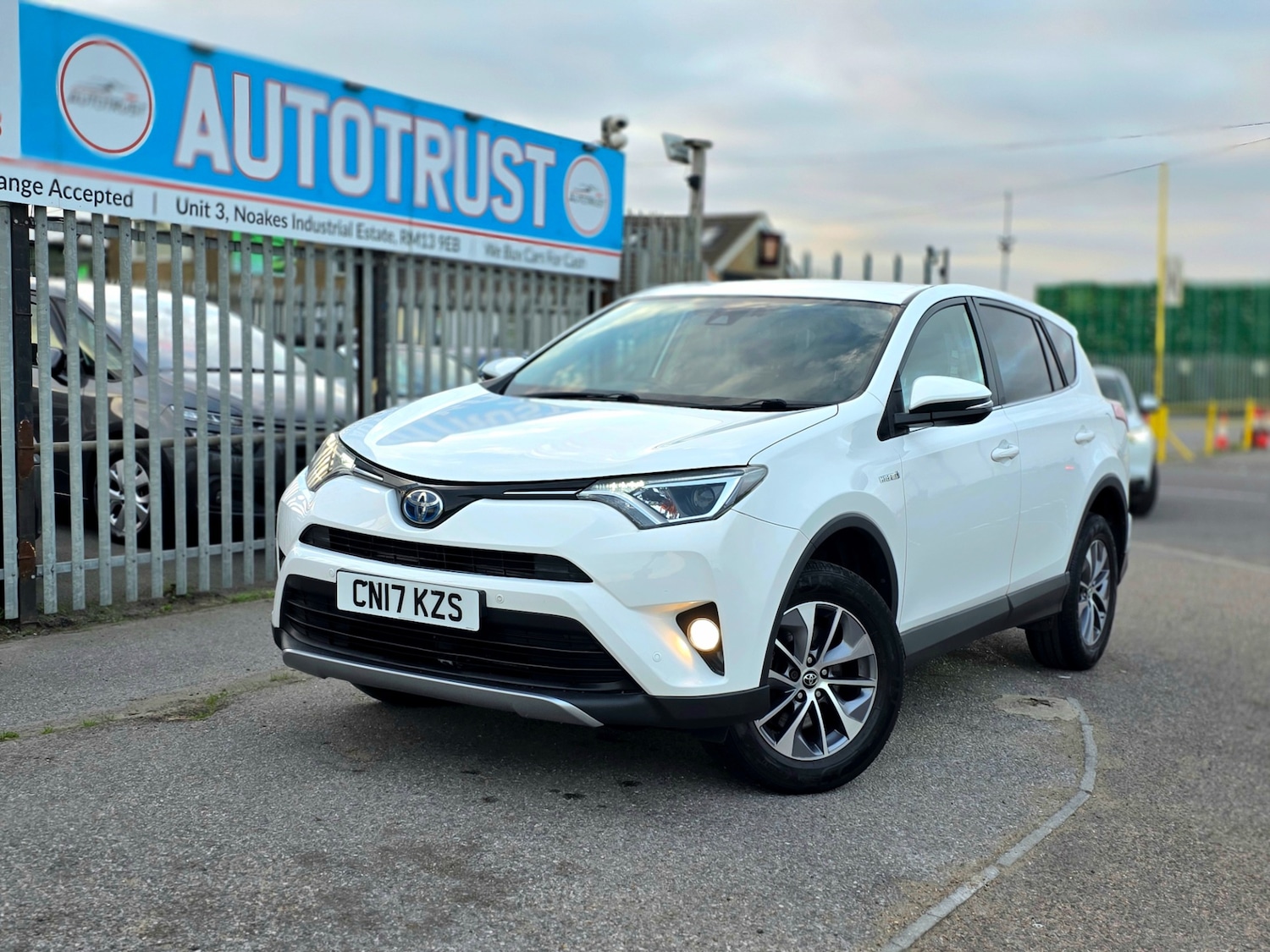 Used Toyota RAV4 2017 for sale - 76232629: Photo 3