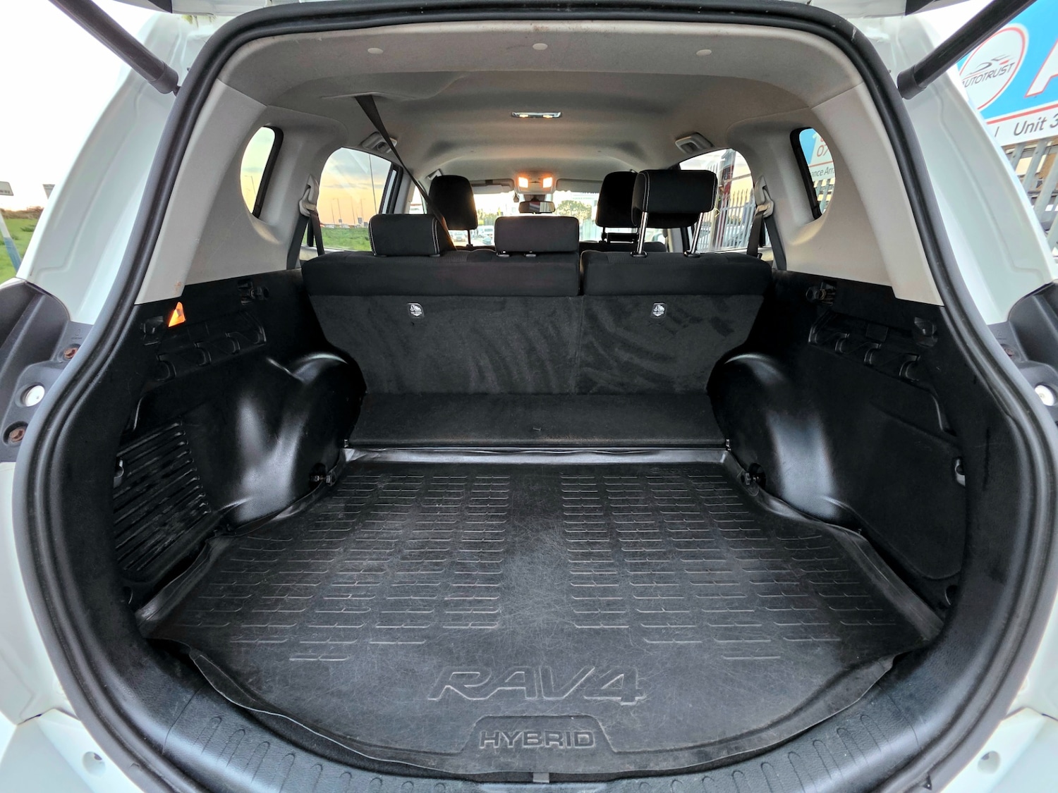 Used Toyota RAV4 2017 for sale - 76232629: Photo 37