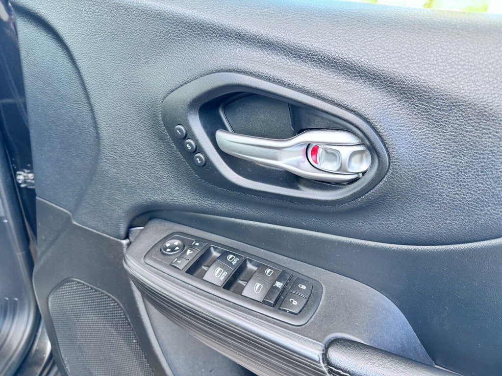 Used Jeep Cherokee 2015 for sale - 76642560: Photo 18