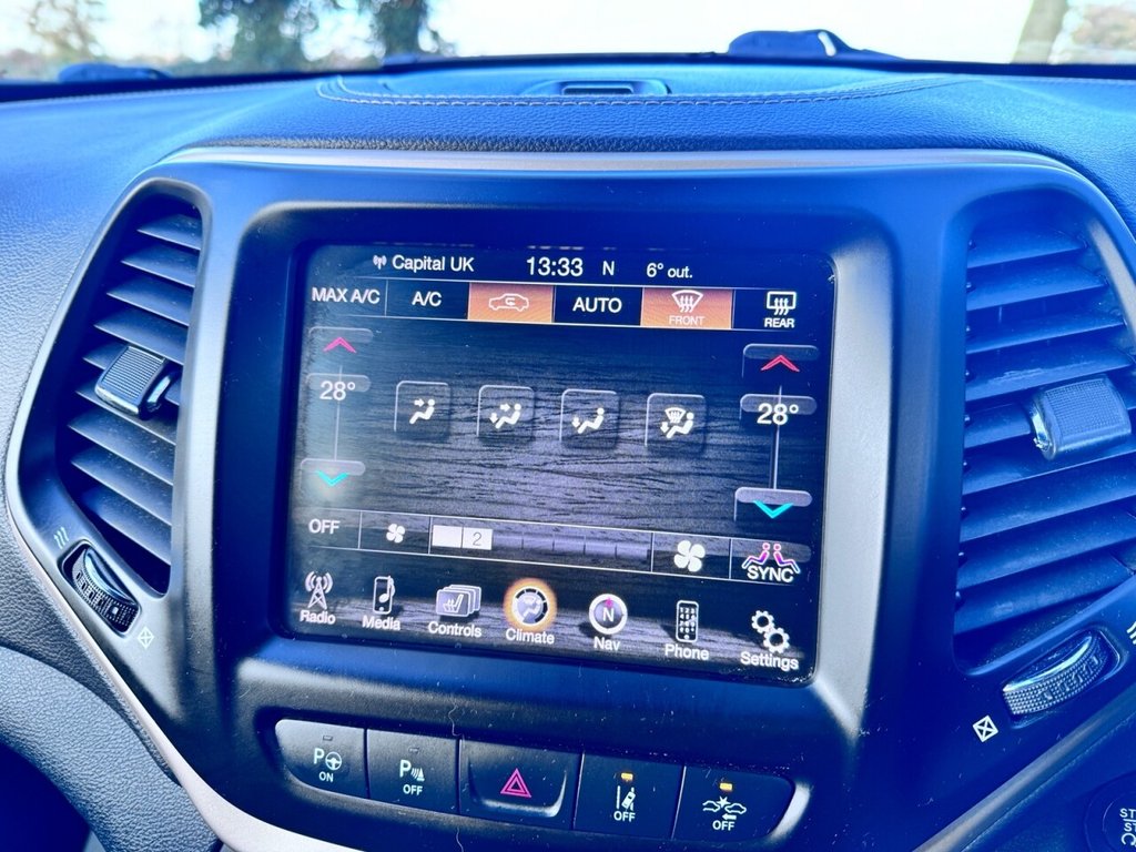 Used Jeep Cherokee 2015 for sale - 76642560: Photo 30