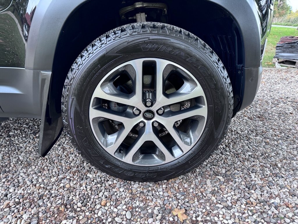 Used Land Rover Defender 2023 for sale - 76235809: Photo 17