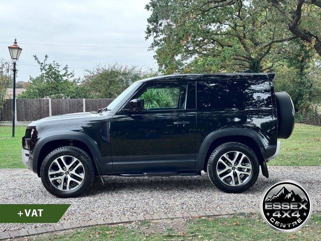 Used Land Rover Defender 2023 for sale - 76235809: Photo 2