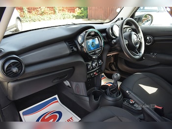 Used MINI Hatch 2019 for sale - 79497555: Photo