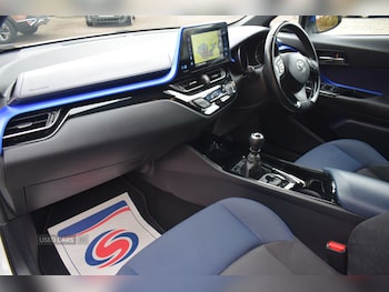 Used Toyota C-HR 2017 for sale - 76190224: Photo 3