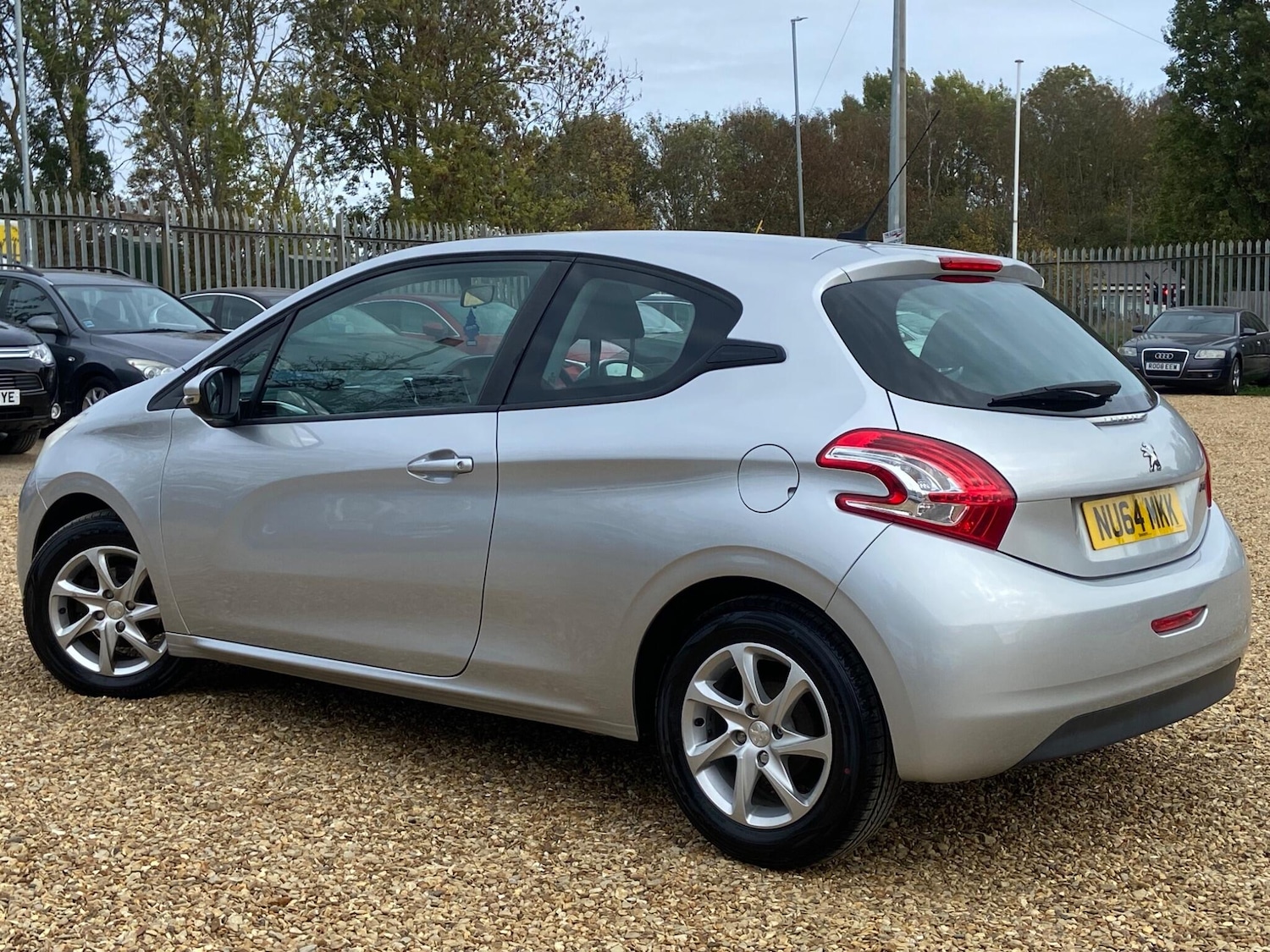 Used Peugeot 208 2014 for sale - 76200291: Photo 10