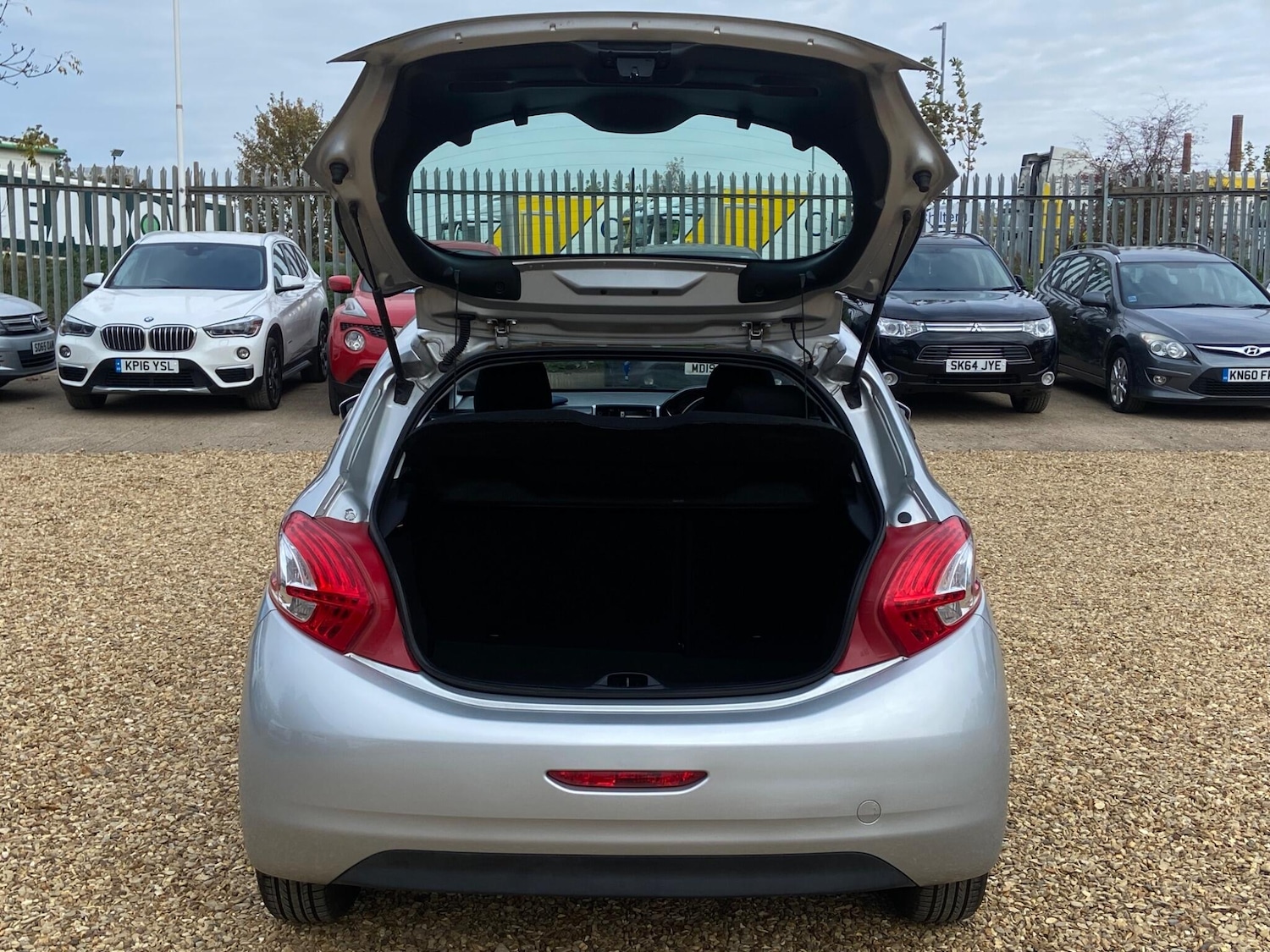 Used Peugeot 208 2014 for sale - 76200291: Photo 17