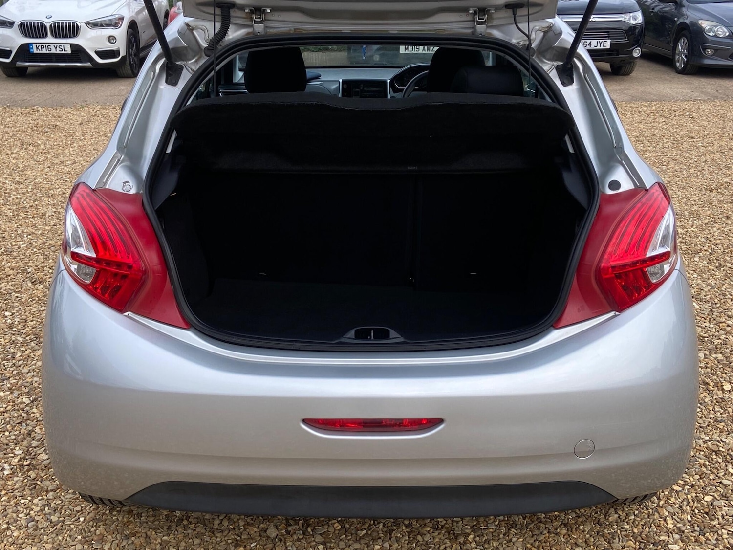 Used Peugeot 208 2014 for sale - 76200291: Photo 18