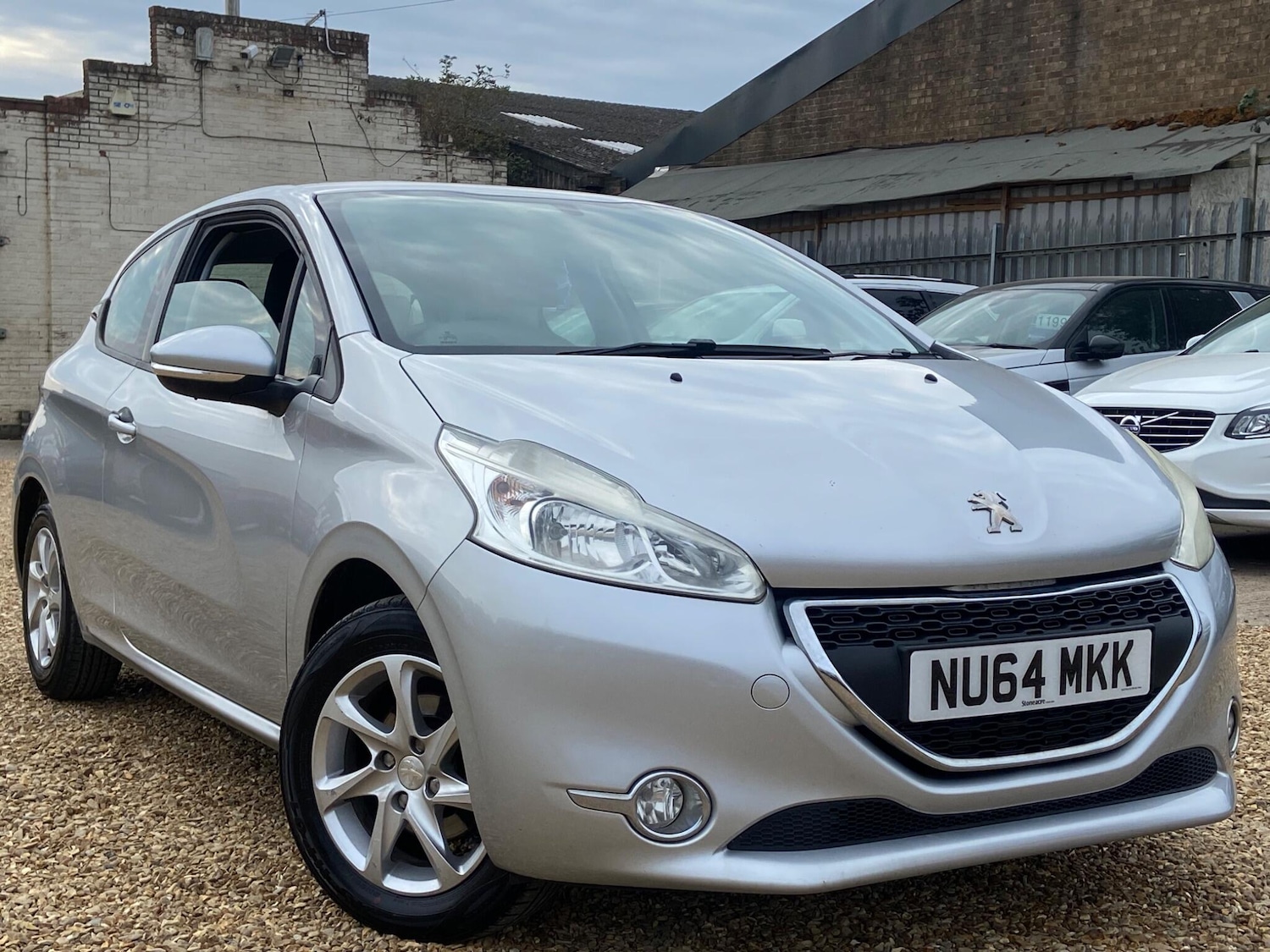 Used Peugeot 208 2014 for sale - 76200291: Photo 2