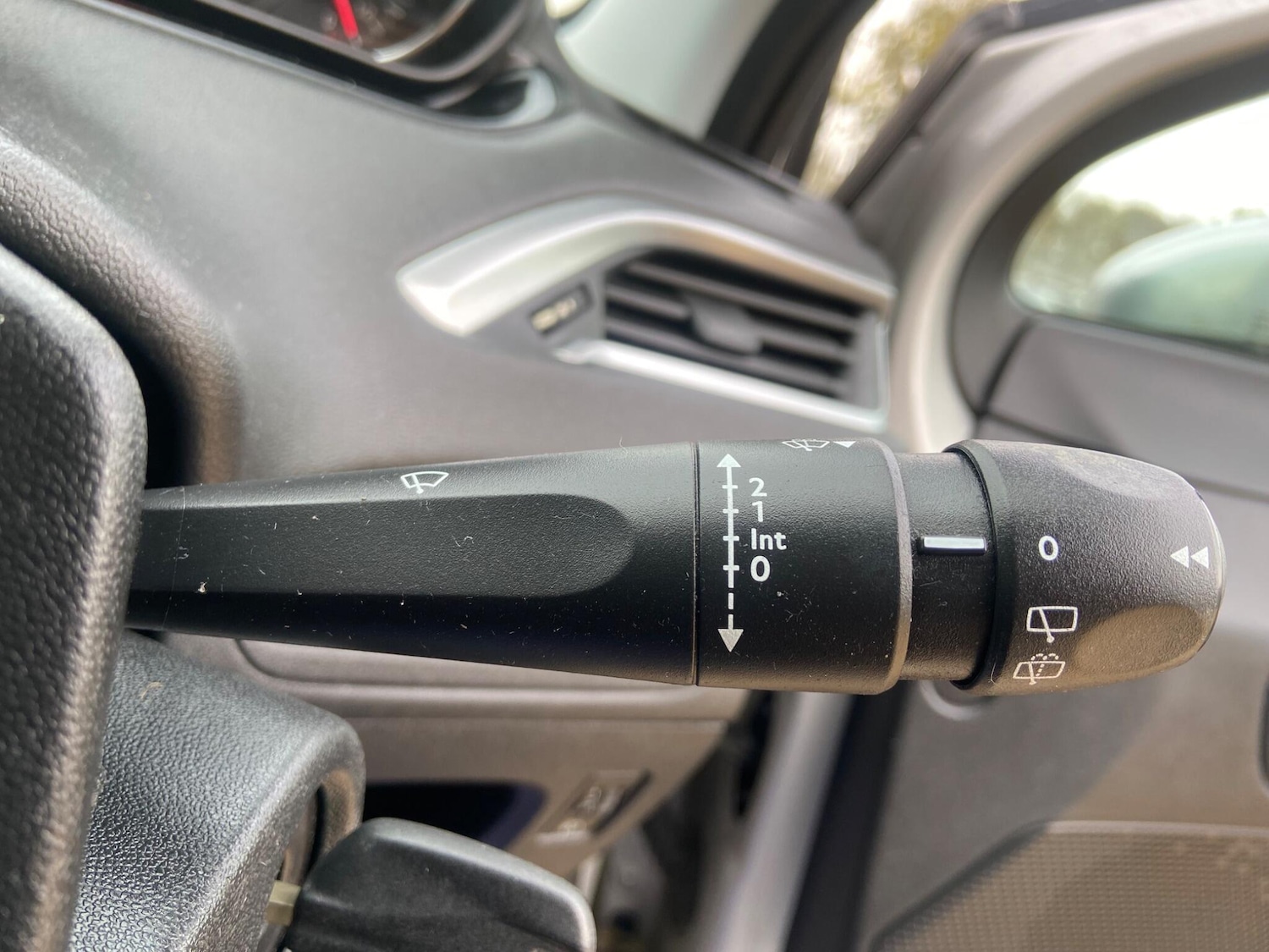 Used Peugeot 208 2014 for sale - 76200291: Photo 32