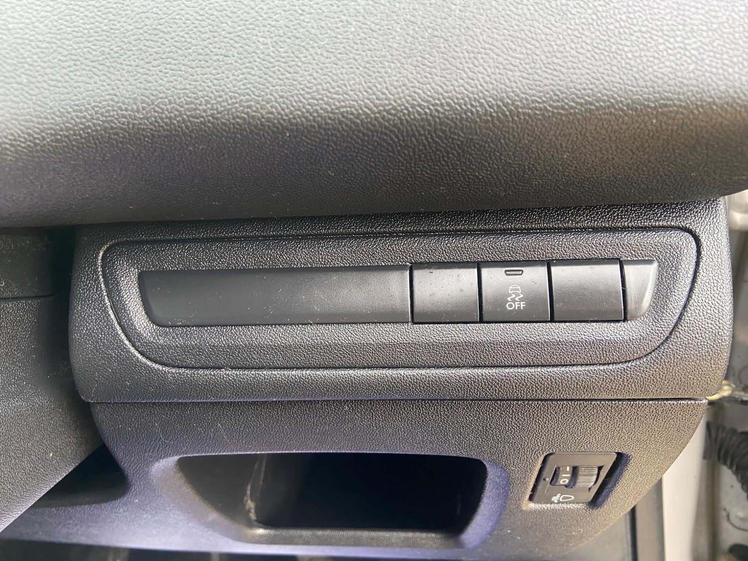 Used Peugeot 208 2014 for sale - 76200291: Photo 33