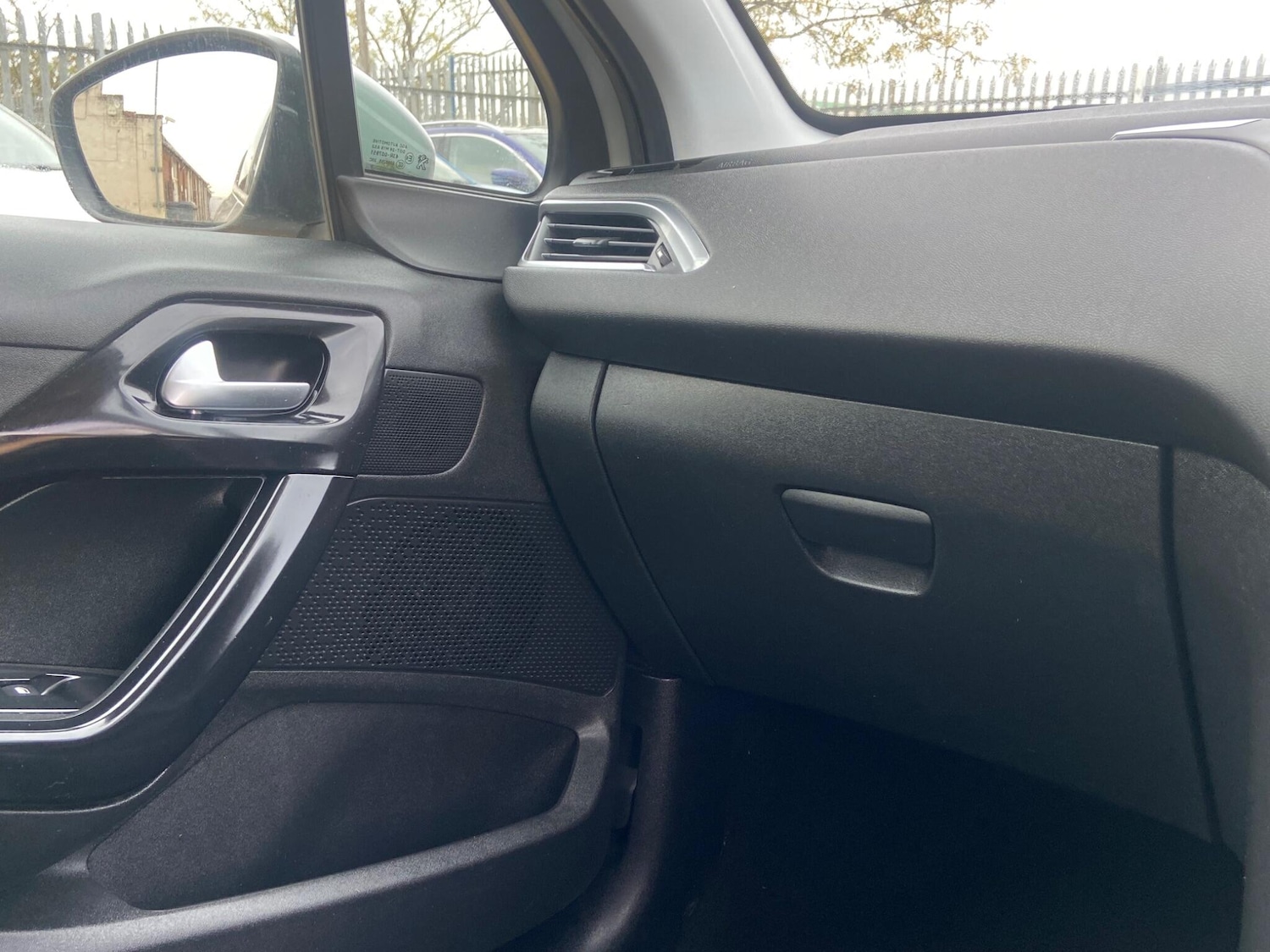 Used Peugeot 208 2014 for sale - 76200291: Photo 44