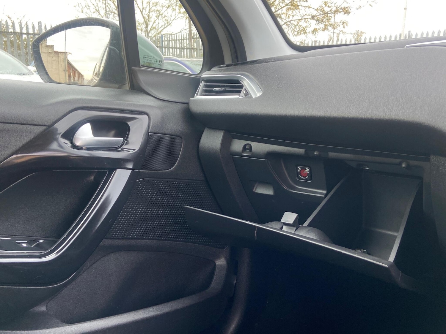 Used Peugeot 208 2014 for sale - 76200291: Photo 45