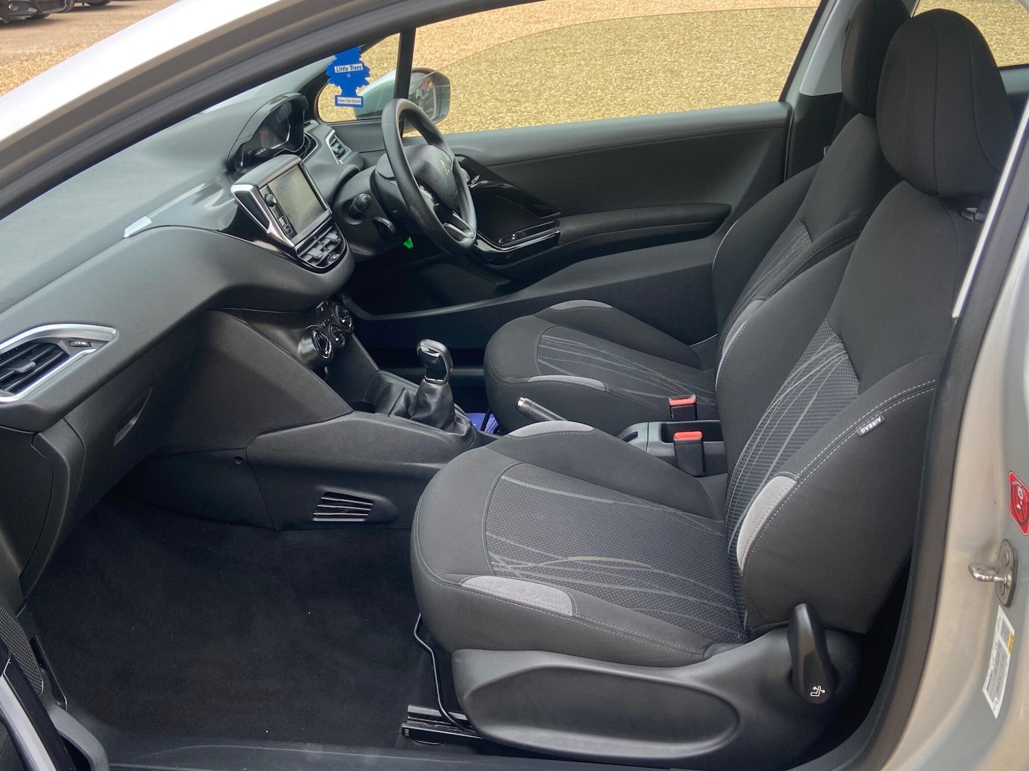 Used Peugeot 208 2014 for sale - 76200291: Photo 46