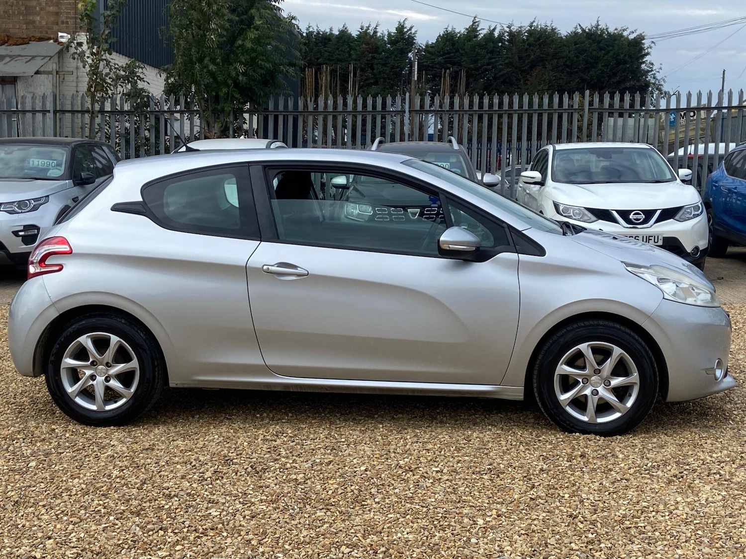 Used Peugeot 208 2014 for sale - 76200291: Photo 7