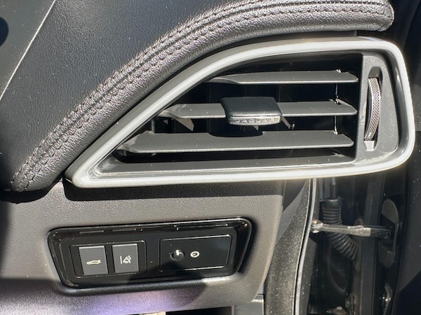 Used Jaguar XE 2016 for sale - 75589032: Photo 28